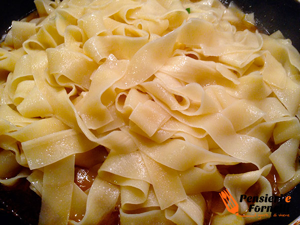 Pappardelle con spinacino fresco e pancetta croccante