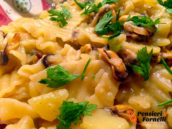 Pasta e patate con le cozze