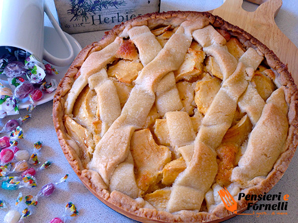 Crostata di mele e crema di mandorle