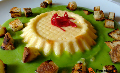 Flan di pecorino su crema di broccoli