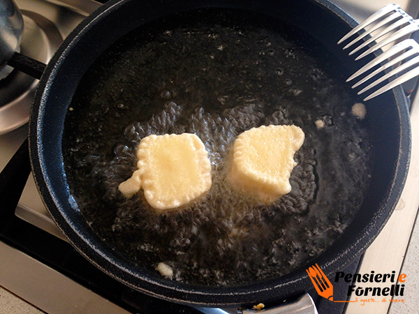 Tempura di caciocavallo con confettura di pere