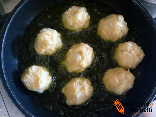 Polpette di cavolo con crema di patate