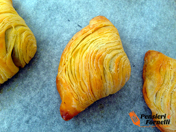 Sfogliatelle Ricce con Salsicce e friarielli