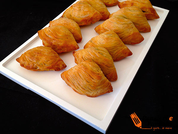 Sfogliatelle Ricce con Salsicce e friarielli