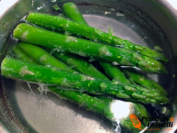 Asparagi bardati allo speck