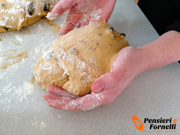 Panettone classico con lievito madre e gocce di cioccolato - Ricetta di Piergiorgio Giorilli