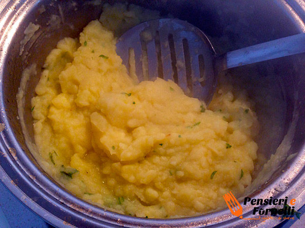 Spigola con purea di patate e carciofi