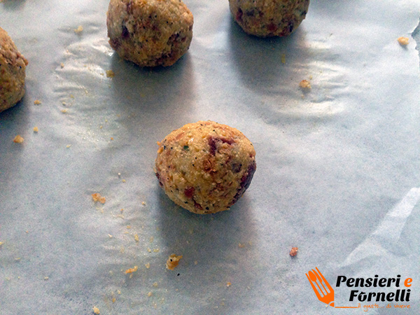 Pizzaiola di polpette di pane