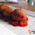 Pizzaiola di polpette di pane