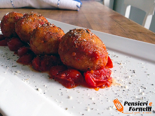 Pizzaiola di polpette di pane