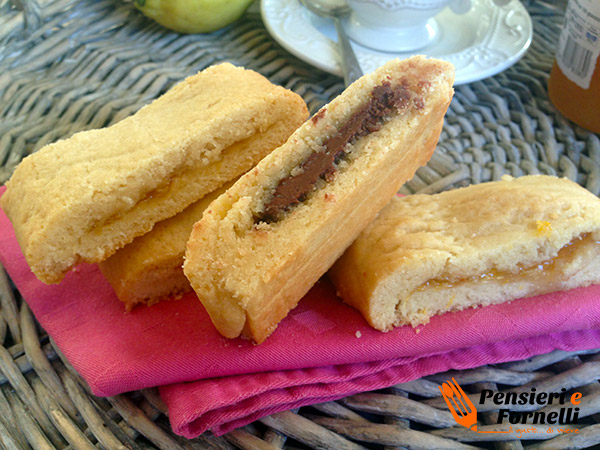 Biscotti di frolla morbida ripieni