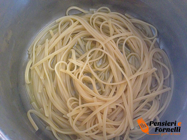 Bavette aglio olio e pane profumato 