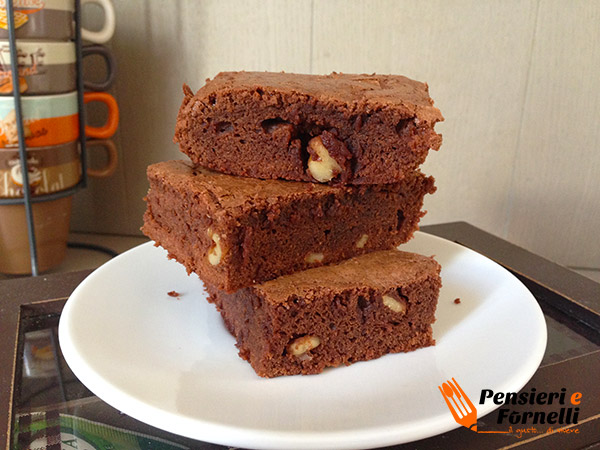 Brownies classici cioccolato e noci