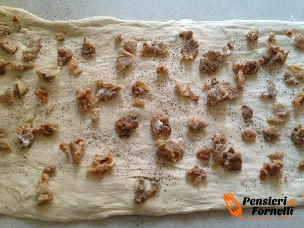 Cornetti di pane ai ciccioli