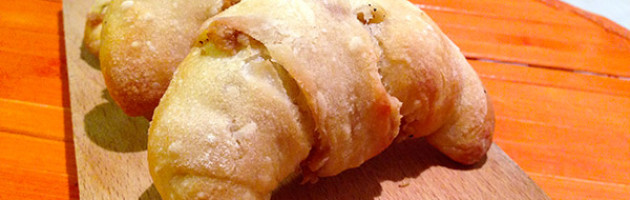 Cornetti di pane ai ciccioli