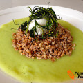 Farro, crema di zucchine e formaggio magro