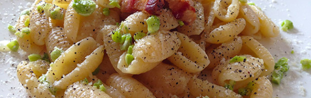 Gnocchetti sardi con fave pancetta e pecorino