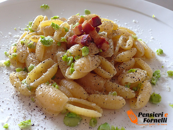 Gnocchetti sardi con fave pancetta e pecorino