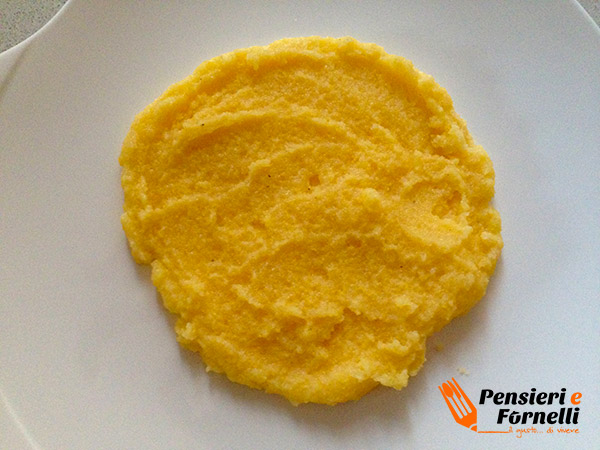 Polenta con fontina noci e mela