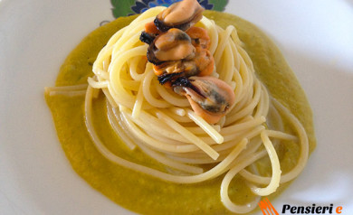 Vermicelli con cozze e crema di fiori di zucchina