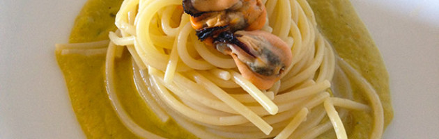 Vermicelli con cozze e crema di fiori di zucchina