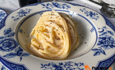 Pasta cacio e pepe