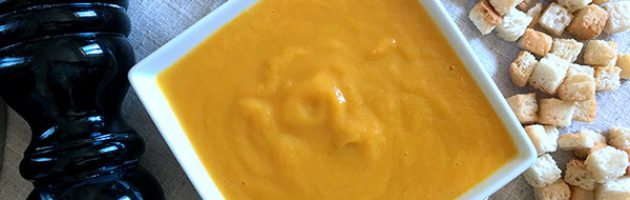 crema di zucca con fiori di zucca