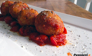 Pizzaiola di polpette di pane