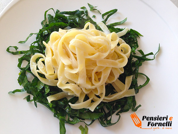 Lasagnette con ricotta e cruditè di spinaci